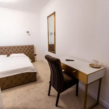 Jolie Boutique Corp B