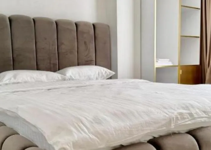 Jolie Boutique Corp B