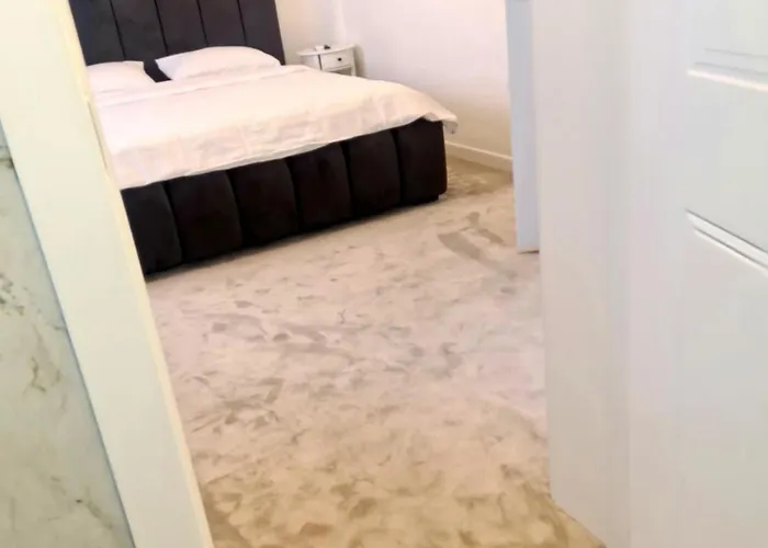 Jolie Boutique Corp B