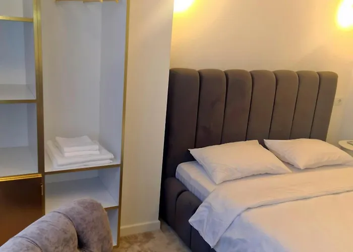 Jolie Boutique Corp B