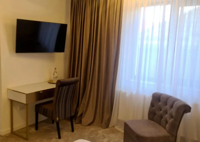 Jolie Boutique Corp B