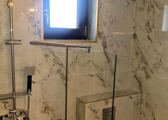 Jolie Boutique Corp B