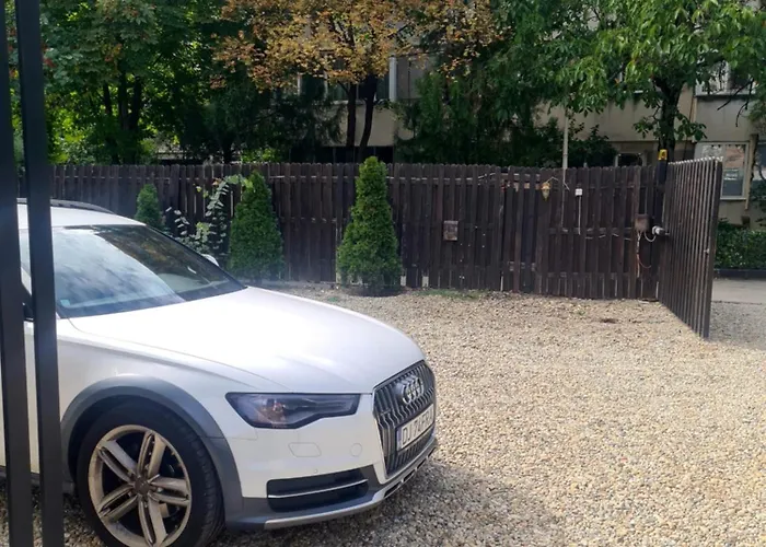 Jolie Boutique Corp B