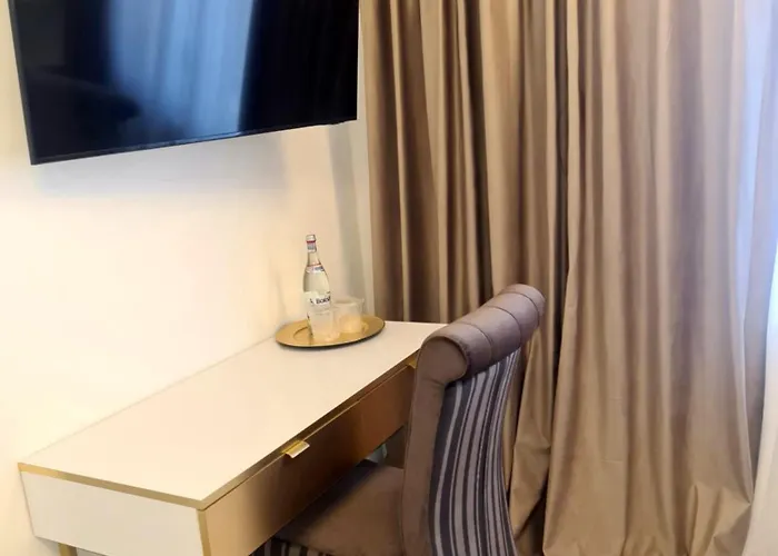 Jolie Boutique Corp B