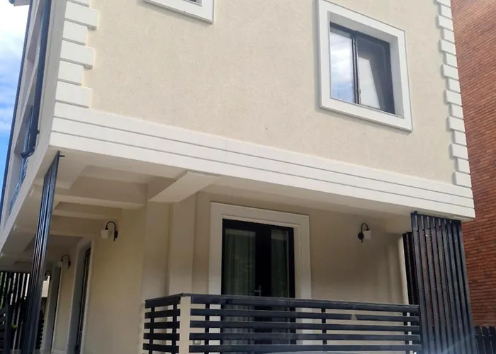 Jolie Boutique Corp B