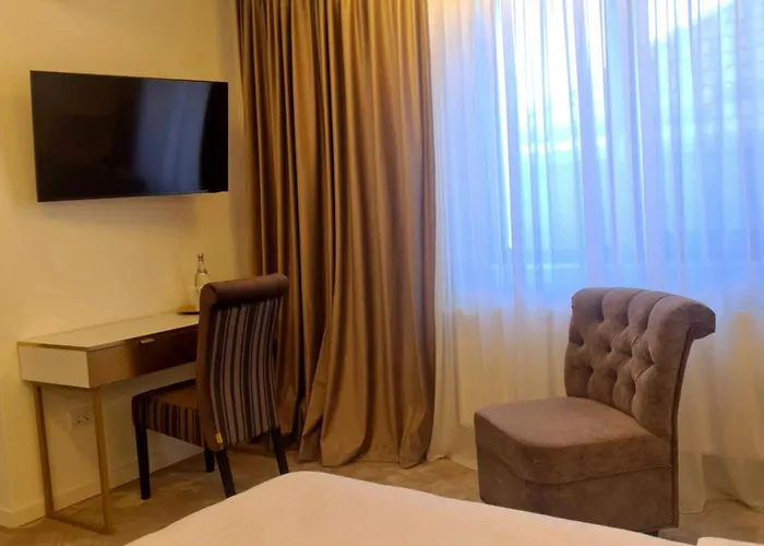 Jolie Boutique Corp B