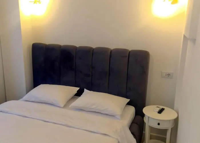 Jolie Boutique Corp B