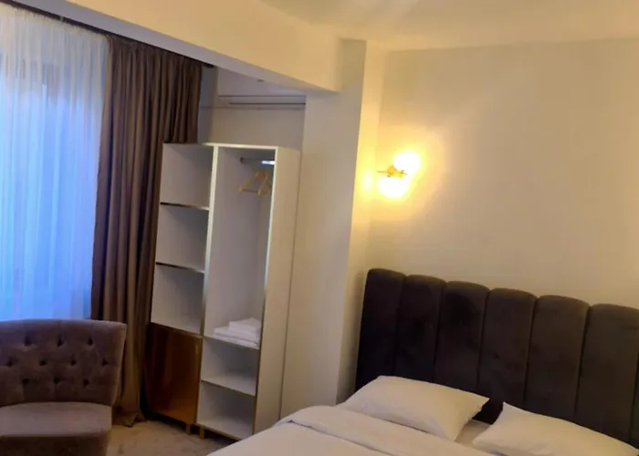 Jolie Boutique Corp B