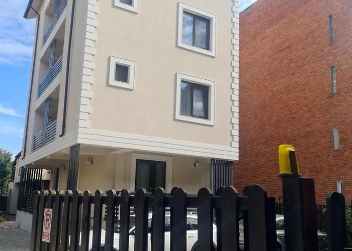 Jolie Boutique Corp B