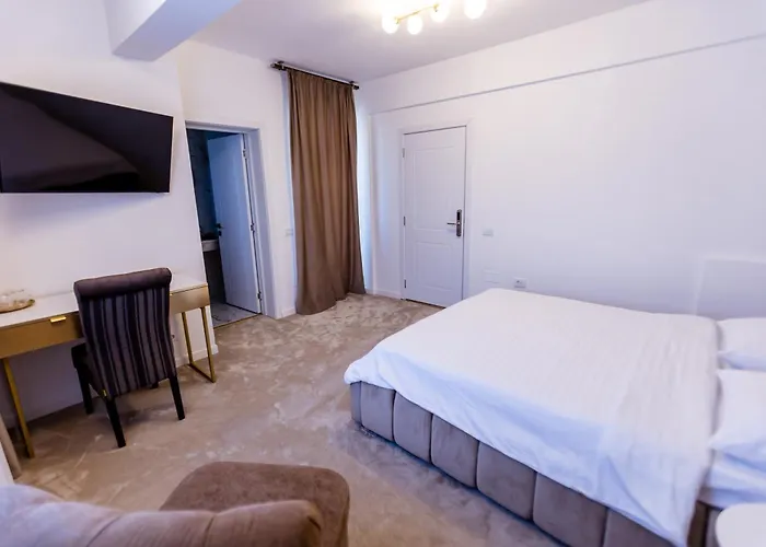 Jolie Boutique Corp B