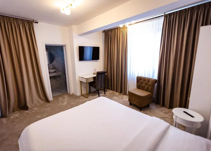 Jolie Boutique Corp B