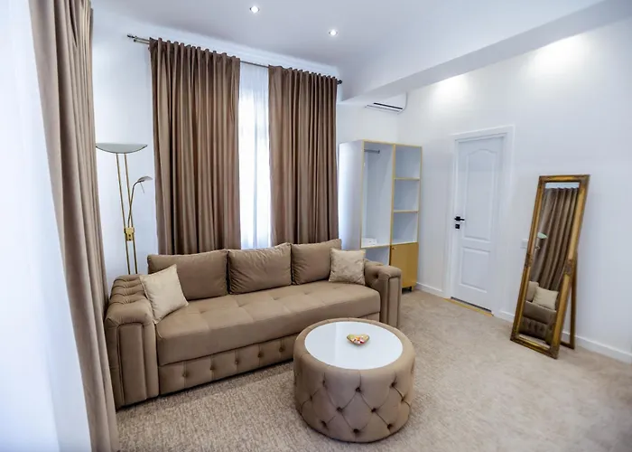 Jolie Boutique Corp B