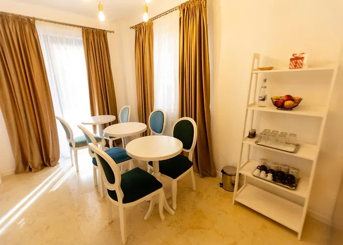 Jolie Boutique Corp B